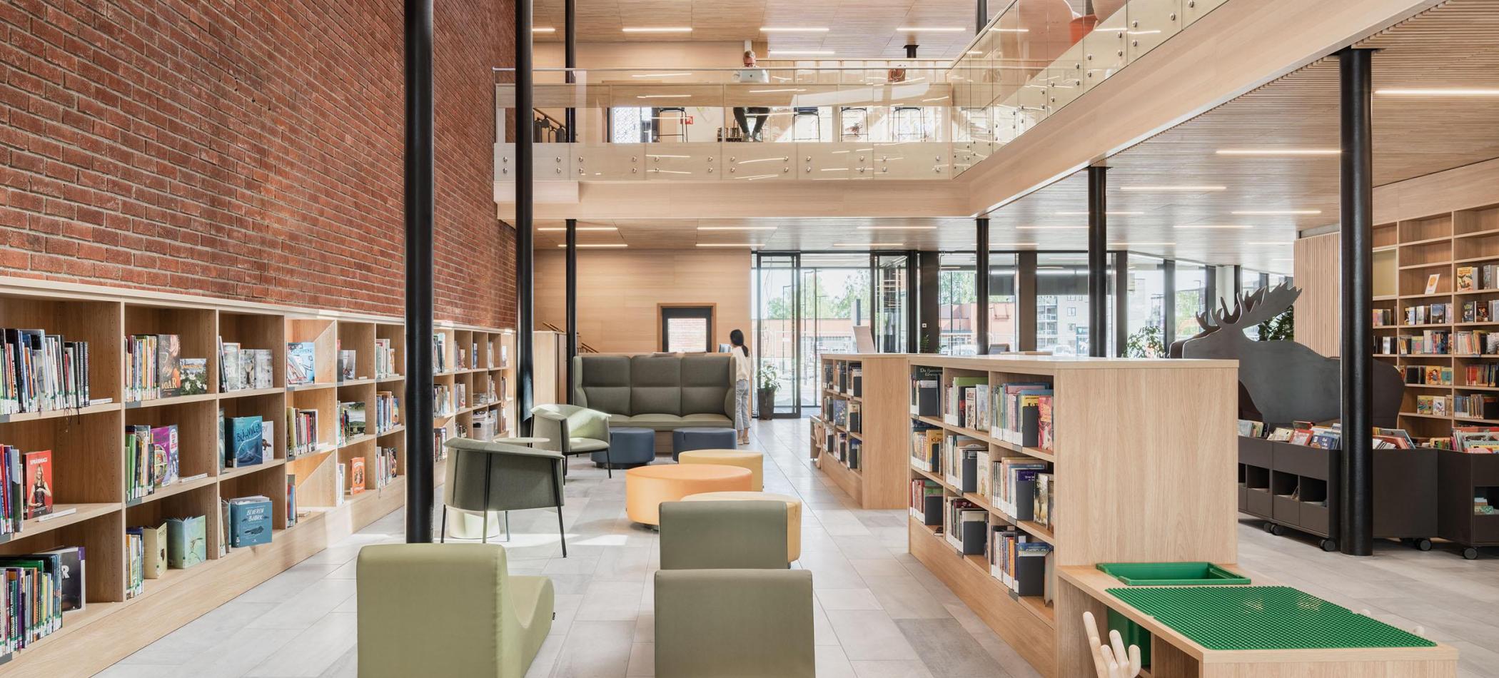 Barneavdelingen i biblioteket som strekker seg over 2 etasjer